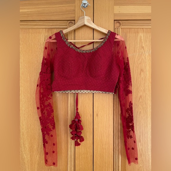 Sabyasachi lehenga worn by Bollywood actress - Picture 4 of 7